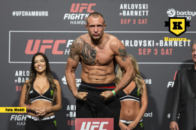 160902 Jack Hermansson vid den inoficiella invägningen inför sin match mot Scott Askham på UFC Fight Night i MMA den 2 september 2016 i Hamburg Foto: Meddi Kabirzadeh / BILDBYRÅN / Cop 120