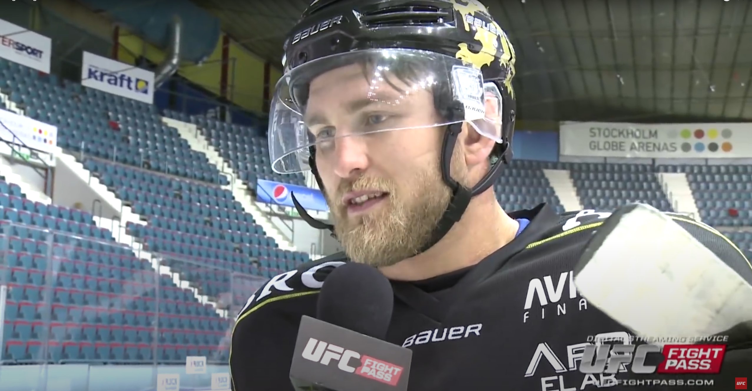 Alexander Gustafsson spelar hockey